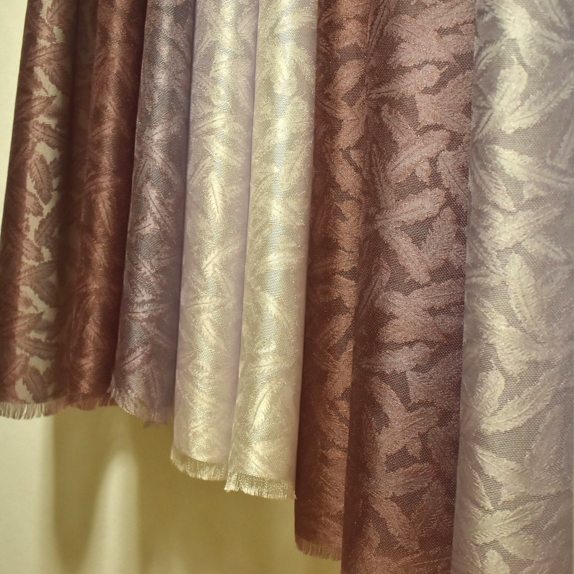 新③「色が変化する麴塵染」ジャガード織シルク大判ショール（１０５×２５０ｃｍ）